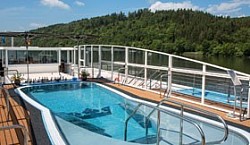 Sun Deck Pool Enjoy the passing scenery in style from the Sun Deck Pool on AmaSiena! Believe it or not, something about the swim-up bar makes this one of the best places to relax on the ship.